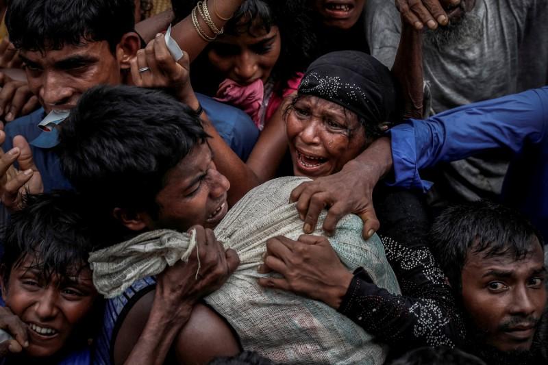 Rohingya refugees scramble for aid at a camp in Cox’s Bazar, Bangladesh in 2017